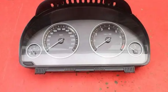 BMW 5 F10 F11 Speedometer (instrument cluster) 9285189