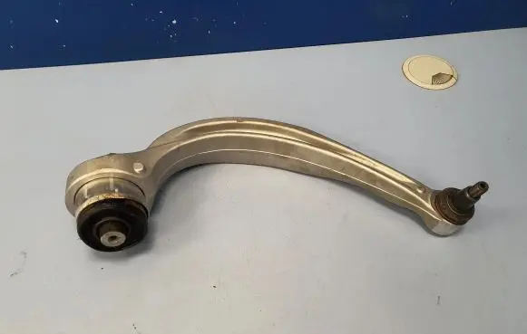 Porsche Cayenne (9Y0 9Y3) Front control arm 4M0407695C 4M0407693F