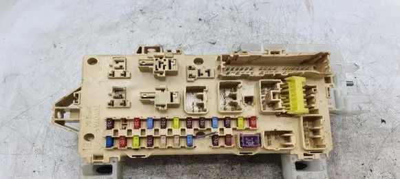 Toyota Corolla Verso AR10 Fuse module 2420567939 05102722443702 892210F010