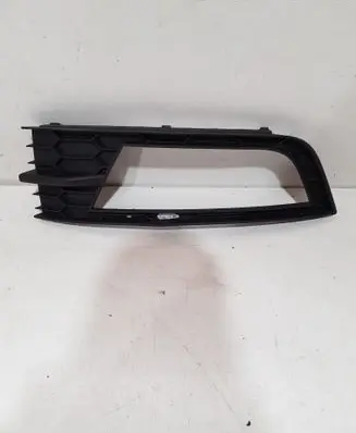 Skoda Octavia Mk3 (5E) Front grill 5E0807682