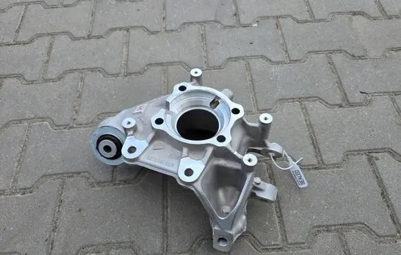 BMW X5 G05 Rear wheel hub spindle/knuckle 6876654