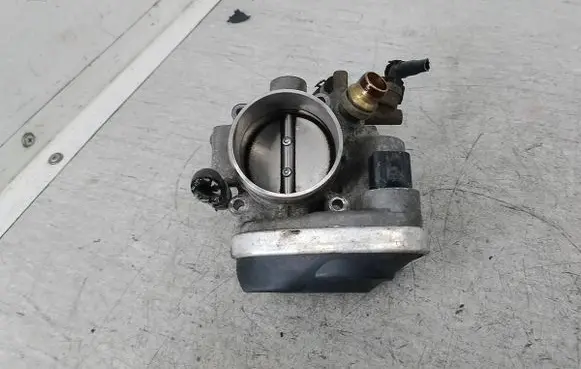 Opel Vectra C Throttle body valve 