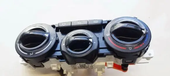 Peugeot 208 Climate control unit E1063071 T1013332G