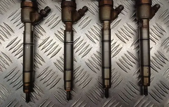 Hyundai i30 Fuel injectors set 0445110320