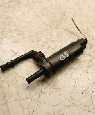 Volkswagen Golf V Headlight washer pump 3B7955681