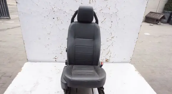 Land Rover Discovery 3 - LR3 Front driver seat 