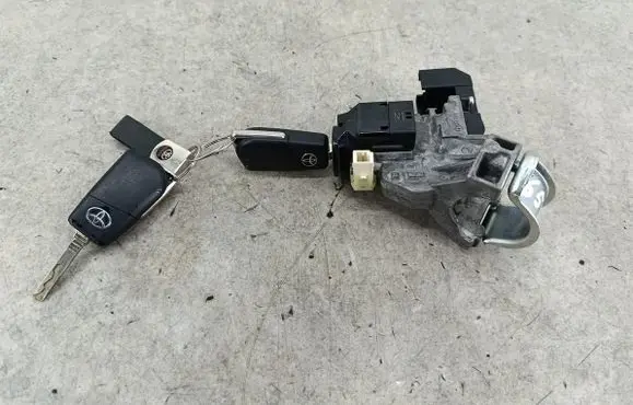 Toyota Auris E210 Ignition lock 