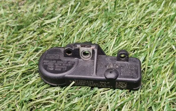 Ford Fusion II Tire pressure sensor CM5T1A180AA CM5T1A150AA