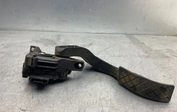 Audi A4 S4 B6 8E 8H Accelerator throttle pedal 8E1723523B 00837600
