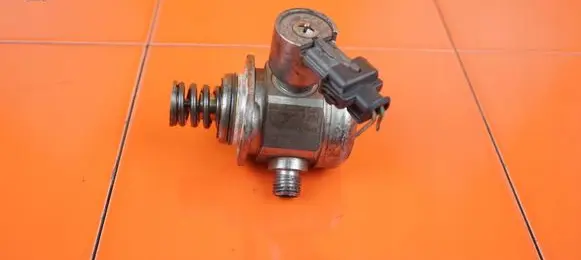 Ford Focus Fuel injection high pressure pump BM5G9D376BB JQDA JQDB