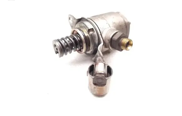 Volkswagen Scirocco Fuel injection high pressure pump 06J127025E