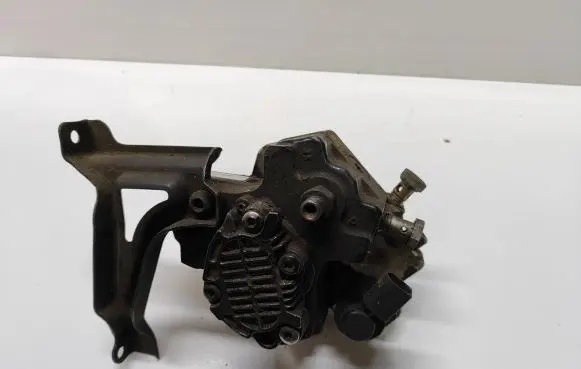 Audi A6 S6 C6 4F Fuel injection high pressure pump 059130755E 0445010090