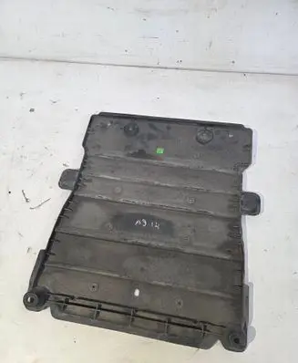 Audi A3 S3 8V Center/middle under tray cover 5Q0825230 5Q0825229