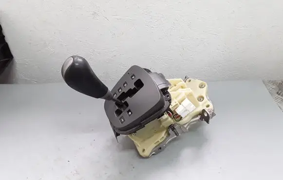 KIA Carens II Gear shifter/selector 467001DXXX