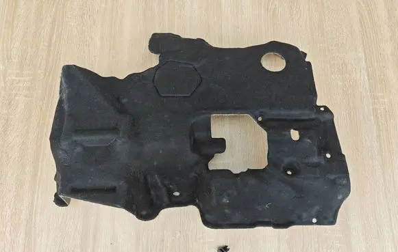 BMW 5 G30 G31 G38 Heat shield in engine bay 8587550