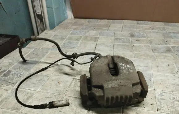 BMW 5 E60 E61 Front brake caliper