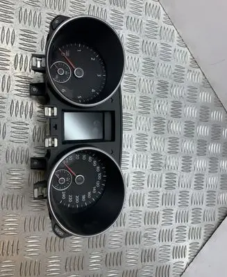 Volkswagen Golf VI Speedometer (instrument cluster) 5K0920871A