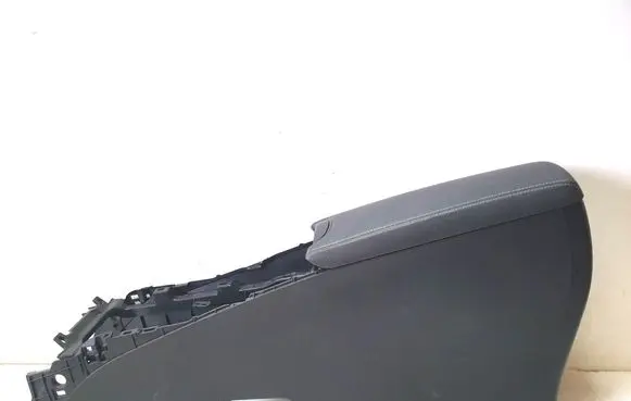Toyota Avensis T270 Armrest 5891105100