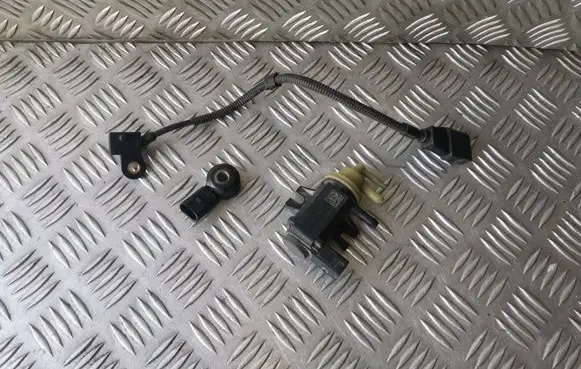 Skoda Roomster (5J) Camshaft position sensor 03P131051 1K0906627B 030905377C