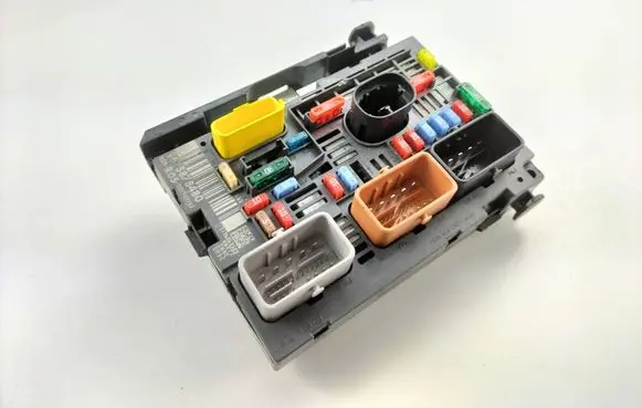 Peugeot 308 Fuse module 9675878480