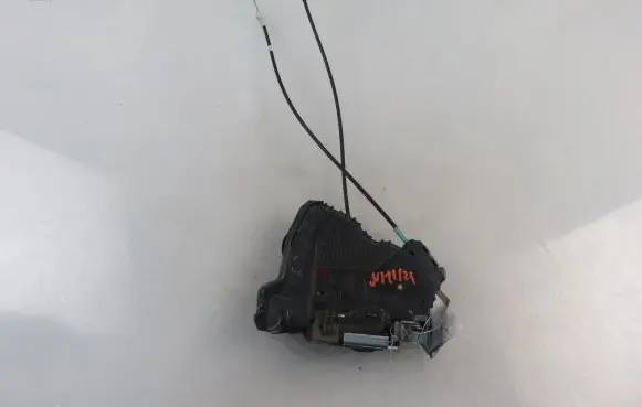 Toyota Urban Cruiser (XP110) Front door lock
