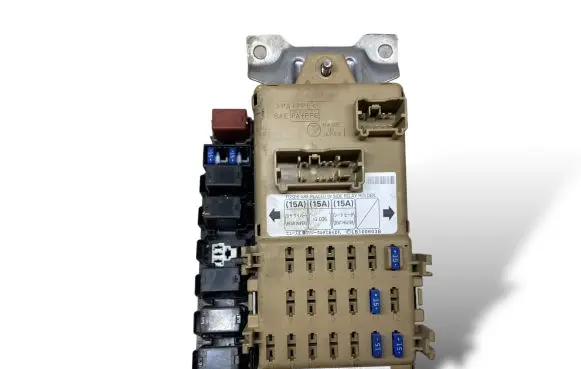 Subaru Forester SG Fuse module LB100603 606186