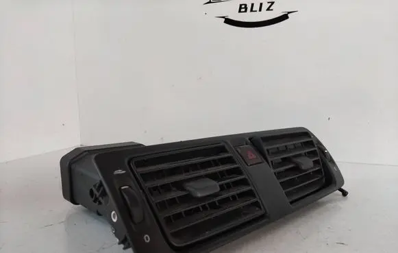 Volvo V50 Dash center air vent grill Y01144