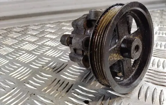 Toyota Avensis T250 Power steering pump