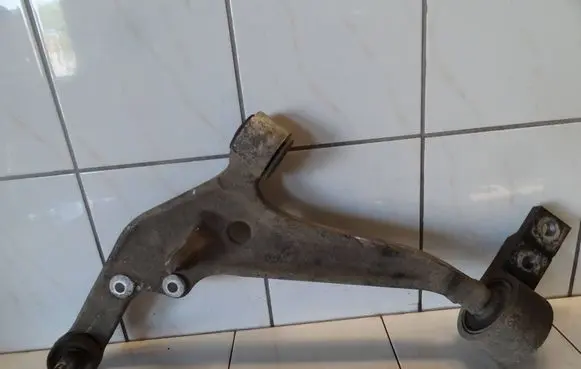 Nissan X-Trail T30 Front upper control arm/wishbone 