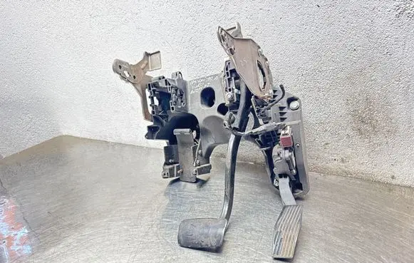 Opel Insignia A Pedal assembly 13219223 77834 150409