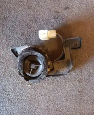 Front door high frequency speaker