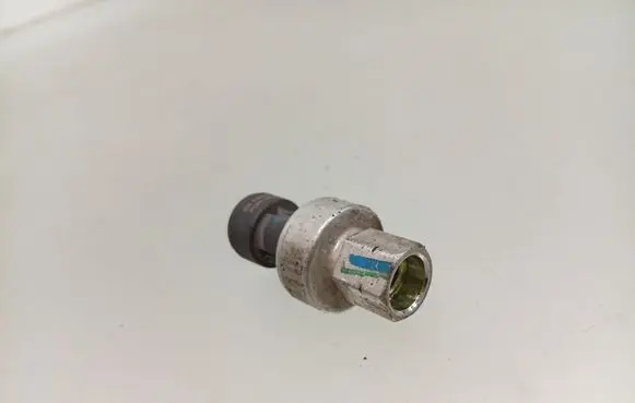 Opel Astra H Air conditioning (A/C) pressure sensor 9131721