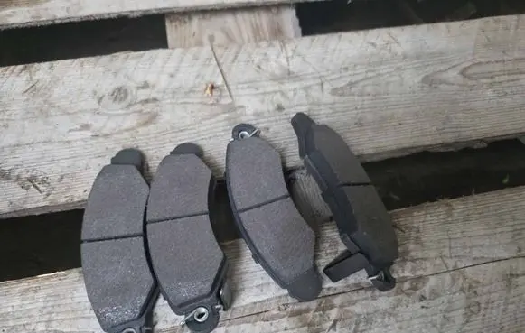 Suzuki Swift II Brake pads (front) 