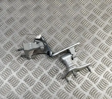 Mercedes-Benz C W205 Front door hinges set A2057201012 A2057201637