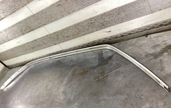 Mercedes-Benz W123 Roof trim bar molding cover 