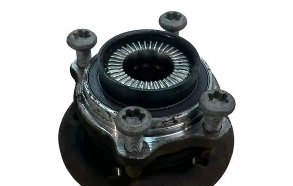 BMW X7 G07 Front wheel hub 6895674