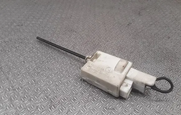 Nissan Primastar Fuel tank cap lock 8200032984B
