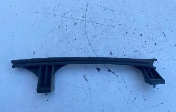 Hyundai ix35 Front door windshield rail 825602S000