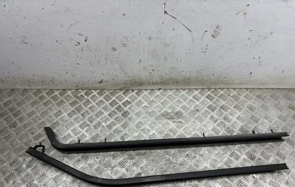 Opel Vivaro Sliding door upper top rail 