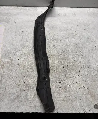 Audi Q7 4L Fender end trim 4L0821112