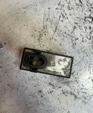 Volkswagen Golf III Coolant fan relay 357919506D 898722000