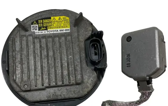 Toyota Avensis T250 Headlight ballast module Xenon 8596702010 0311001060