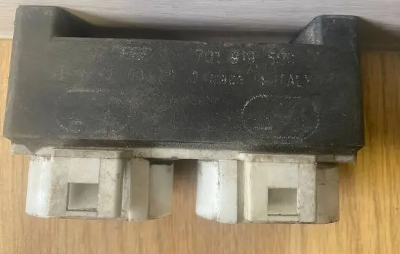 Volkswagen Golf IV Coolant fan relay 701919506