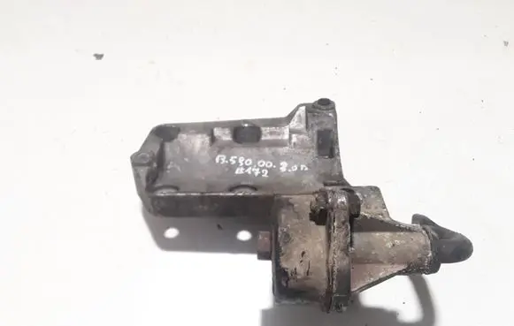 BMW 5 E39 Engine mounting bracket