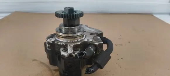 Mercedes-Benz ML W164 Fuel injection high pressure pump A6420700201