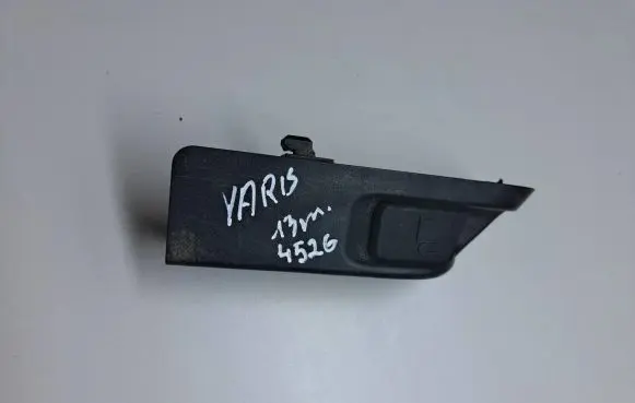 Toyota Yaris Fuel tank opening switch 