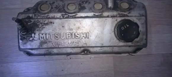 Mitsubishi Galant Rocker cam cover 