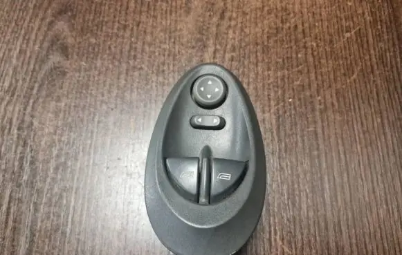 Iveco Daily 3rd gen Electric window control switch 500321137