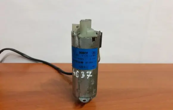Mercedes-Benz S W220 Seat adjustment motor 0130002568 4637