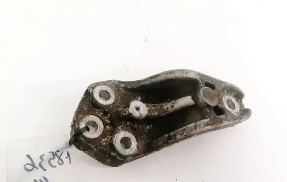 KIA Ceed Engine mounting bracket